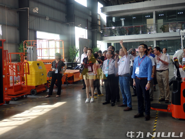香港商會訪問團蒞臨牛力開展經貿考察活動 香港商會訪問團蒞臨牛力開展經貿考察活動